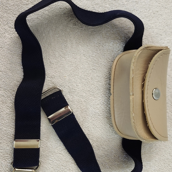 Vintage Girl Guide Coin Purse With Haspe Closure And Elastic Strap. - Picture 6 of 15